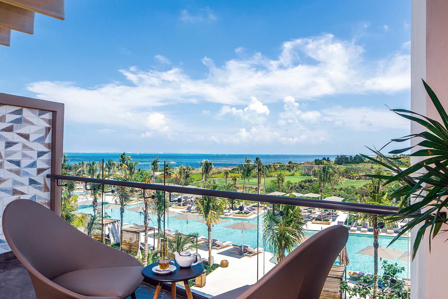 Junior Suite Ocean View - King LuxuriaVacations