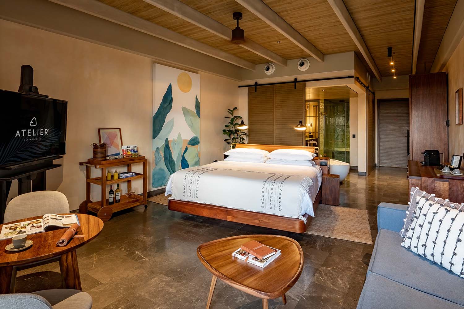 Junior Suite Ocean View - King LuxuriaVacations