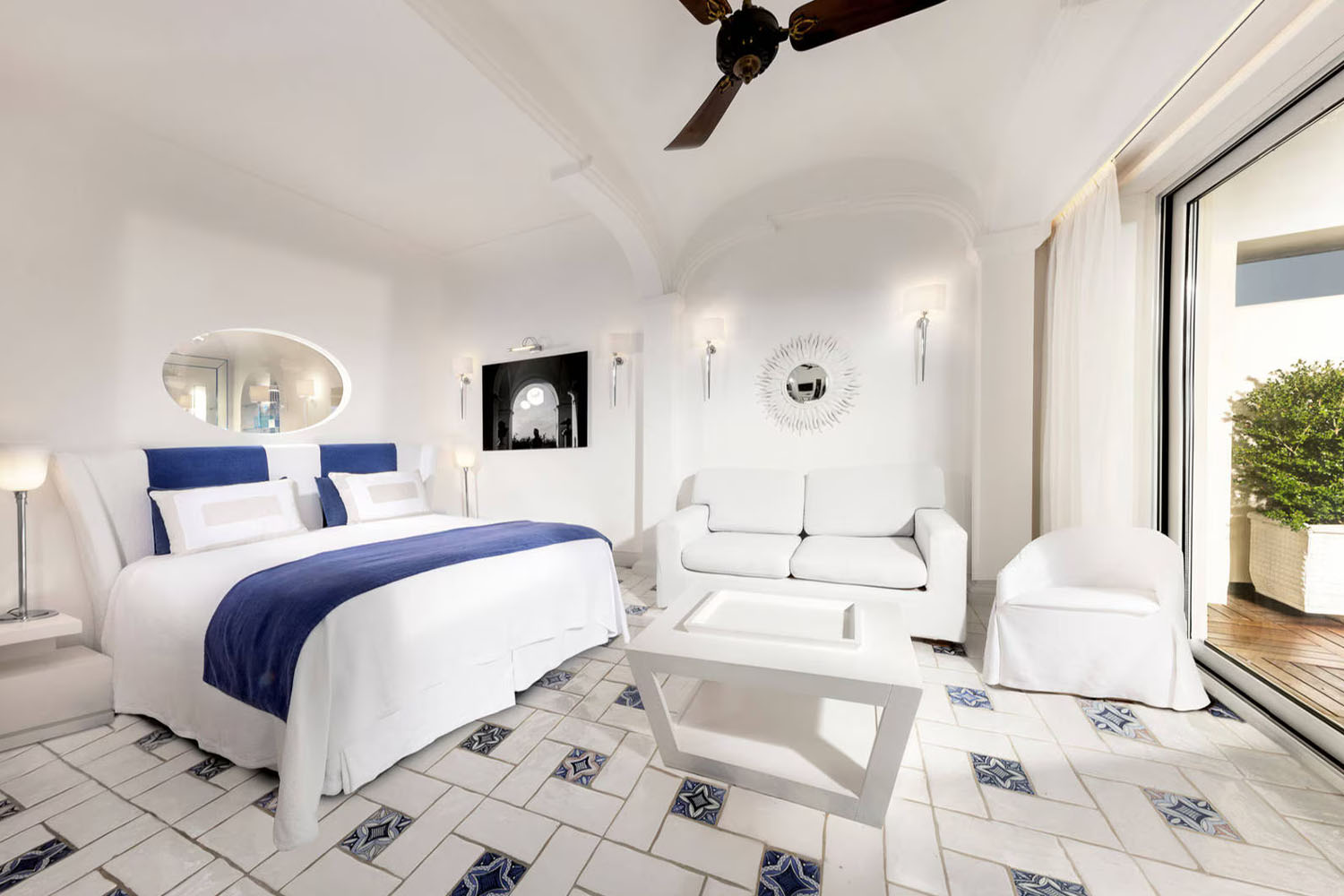 Junior Suite Sea Side LuxuriaVacations