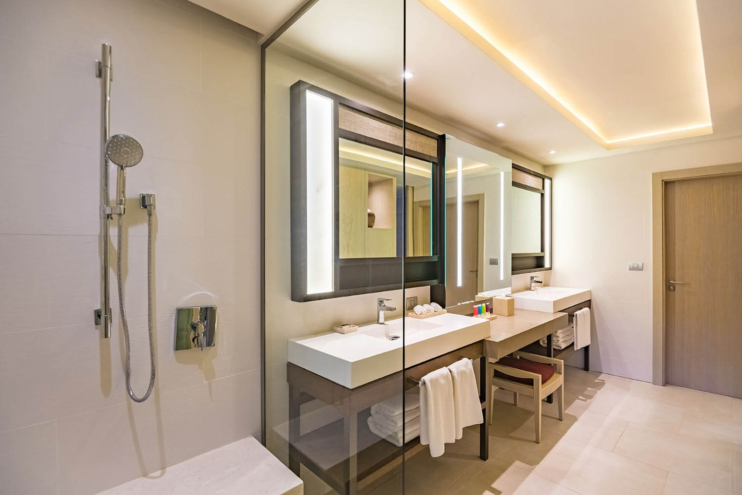 Junior Suite Swim Up Double LuxuriaVacations