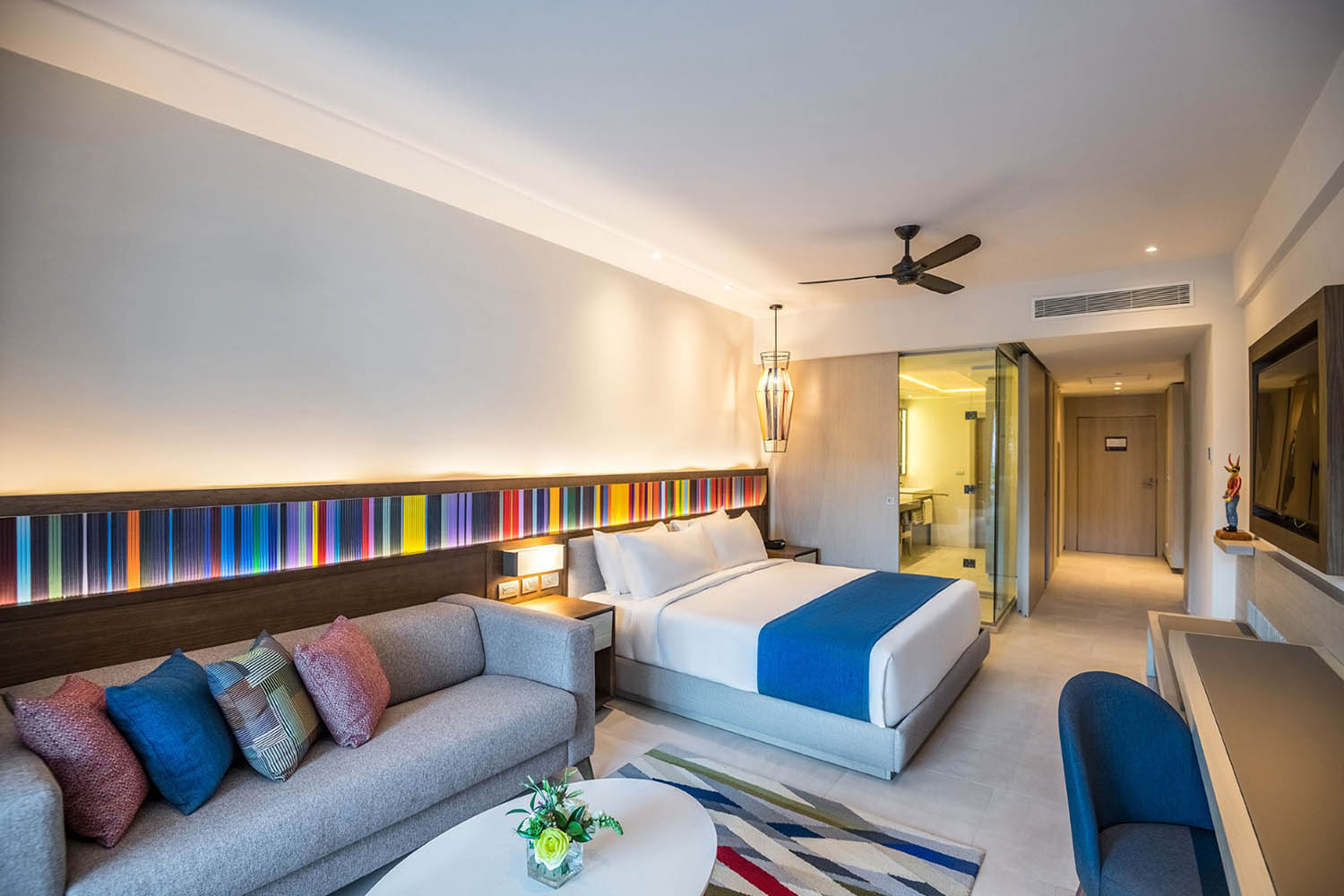 Junior Suite Swim Up King LuxuriaVacations