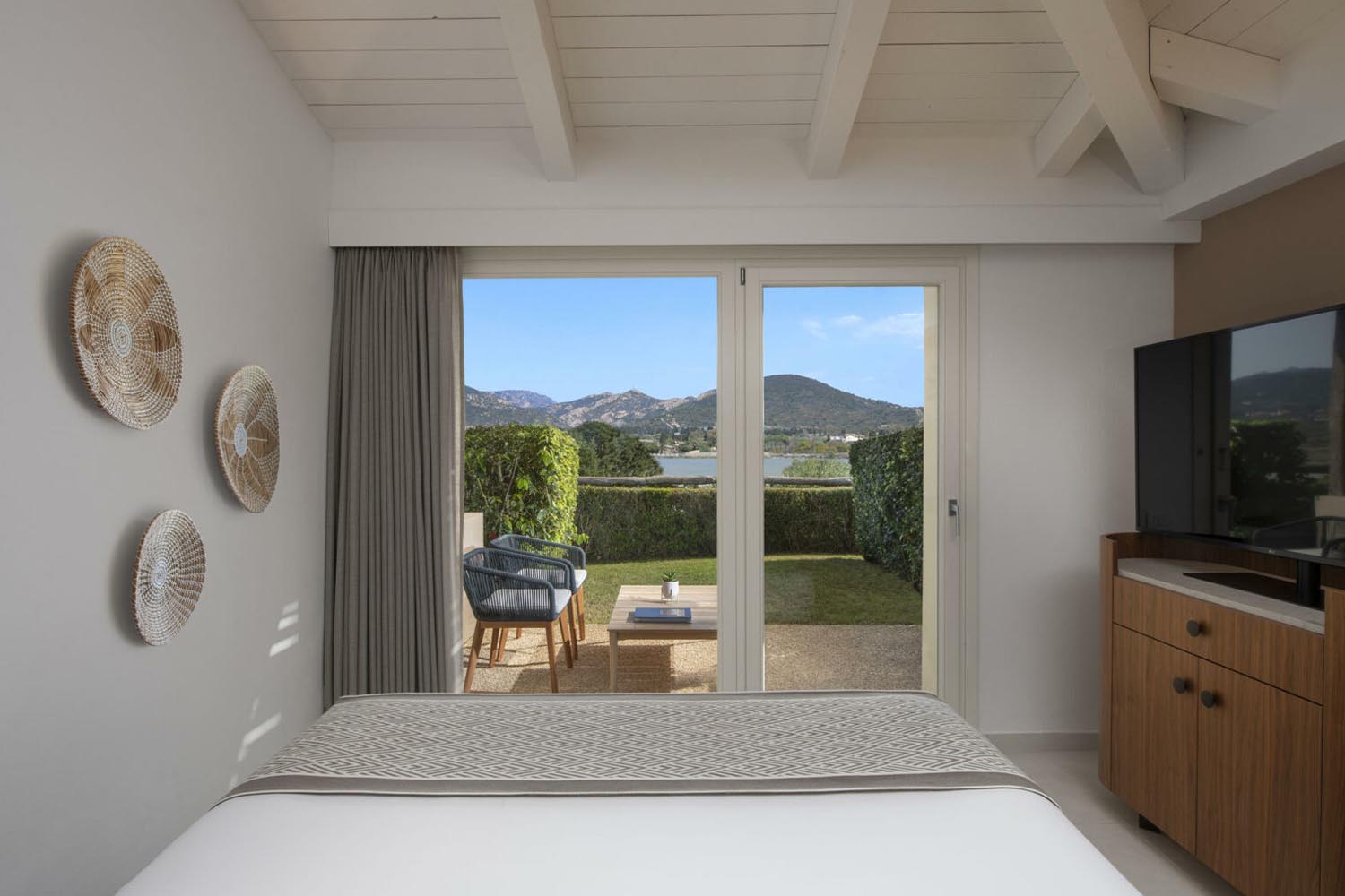 King Deluxe Family Connecting Rm-lagoon View LuxuriaVacations