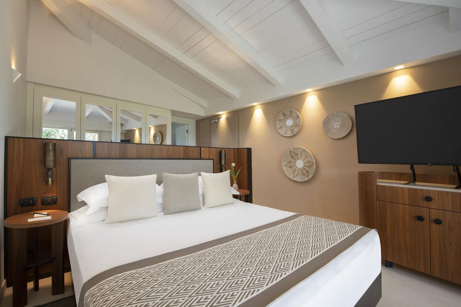 King Deluxe Family Connecting Rm-lagoon View LuxuriaVacations