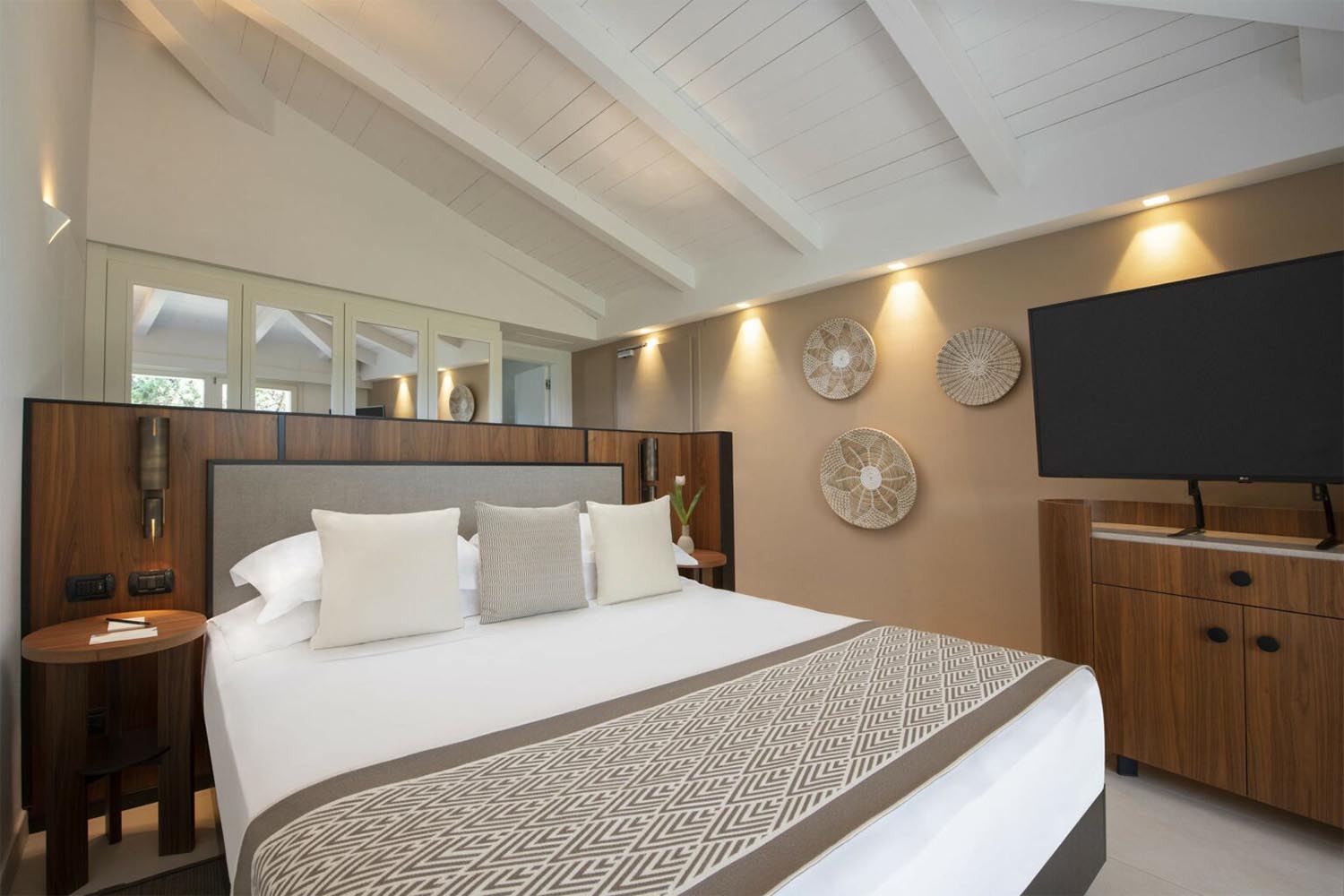 King Deluxe Room LuxuriaVacations