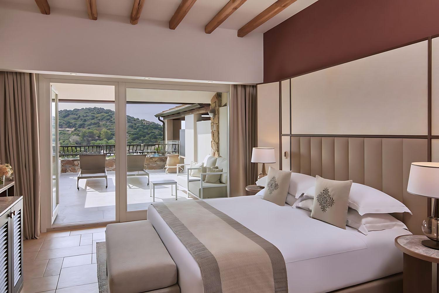 King Deluxe Room LuxuriaVacations