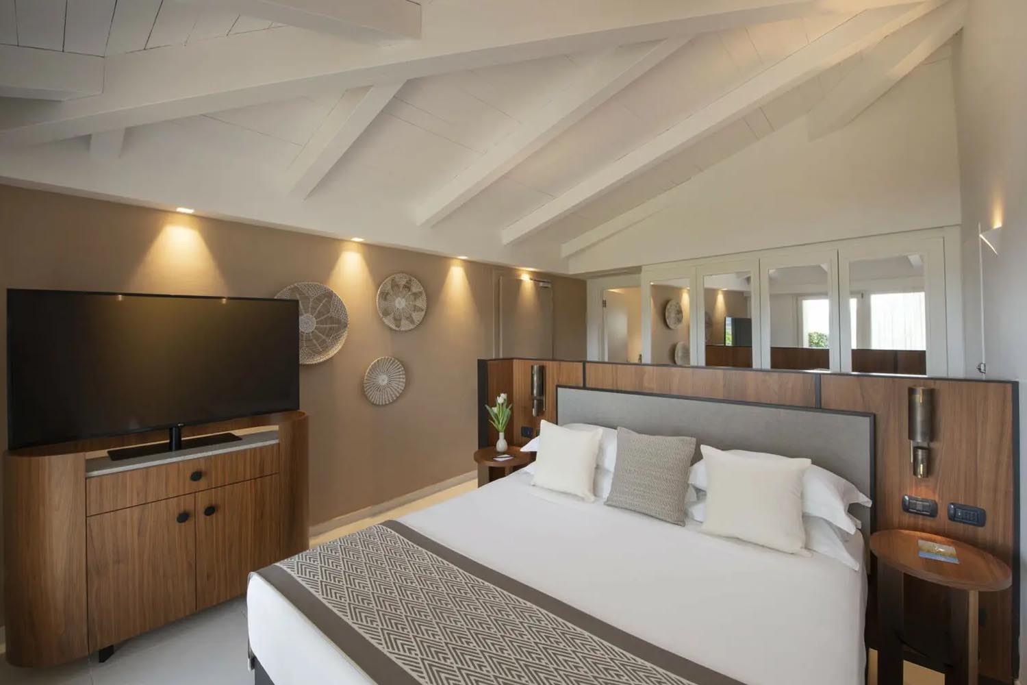 King Deluxe Room with Lagoon View LuxuriaVacations