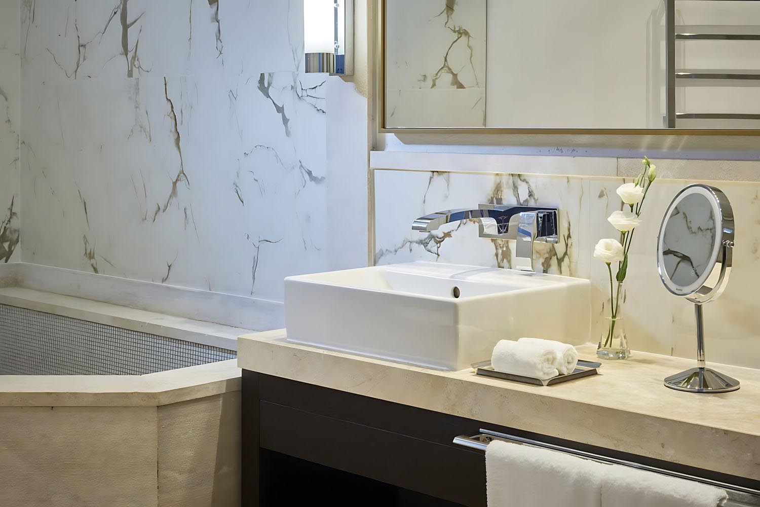 King Deluxe Suite with Sea View Tholos LuxuriaVacations