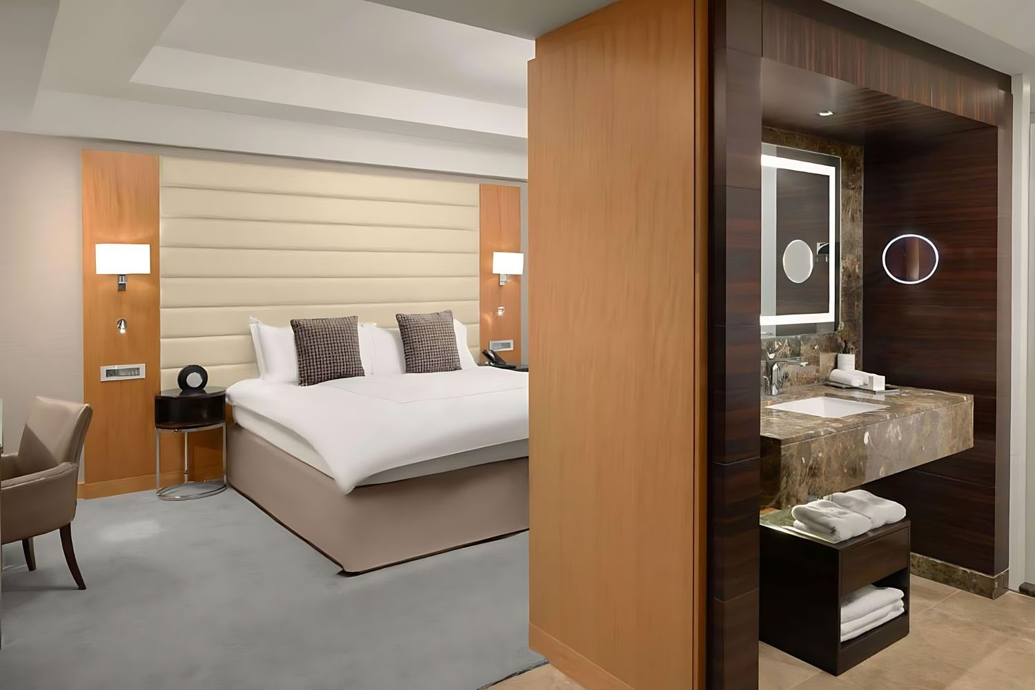 King Executive Room with Lounge Access LuxuriaVacations