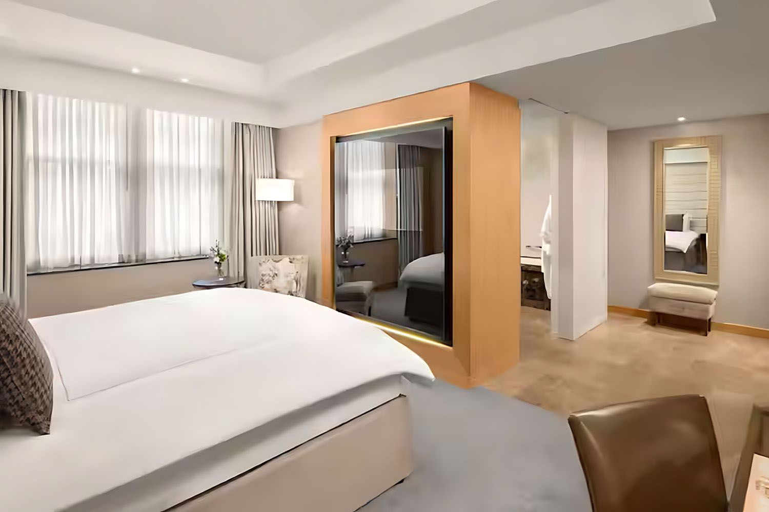 King Executive Room with Lounge Access LuxuriaVacations