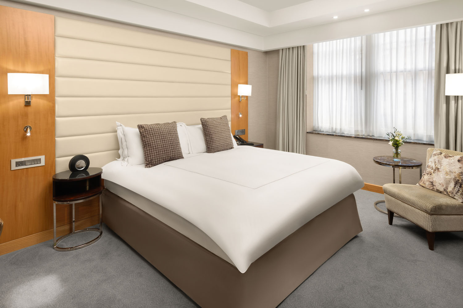 King Executive Room with Lounge Access LuxuriaVacations