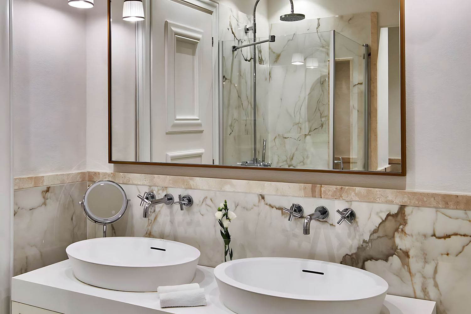 King Junior Suite with Garden and Jacuzzi LuxuriaVacations