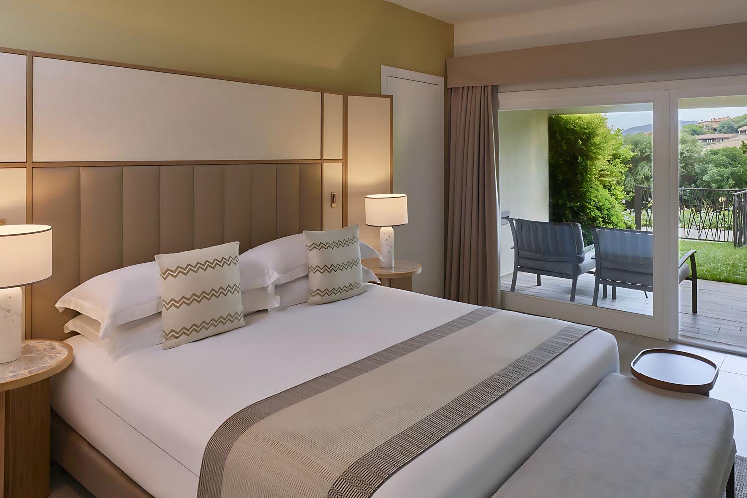 King Oasi Deluxe Room LuxuriaVacations