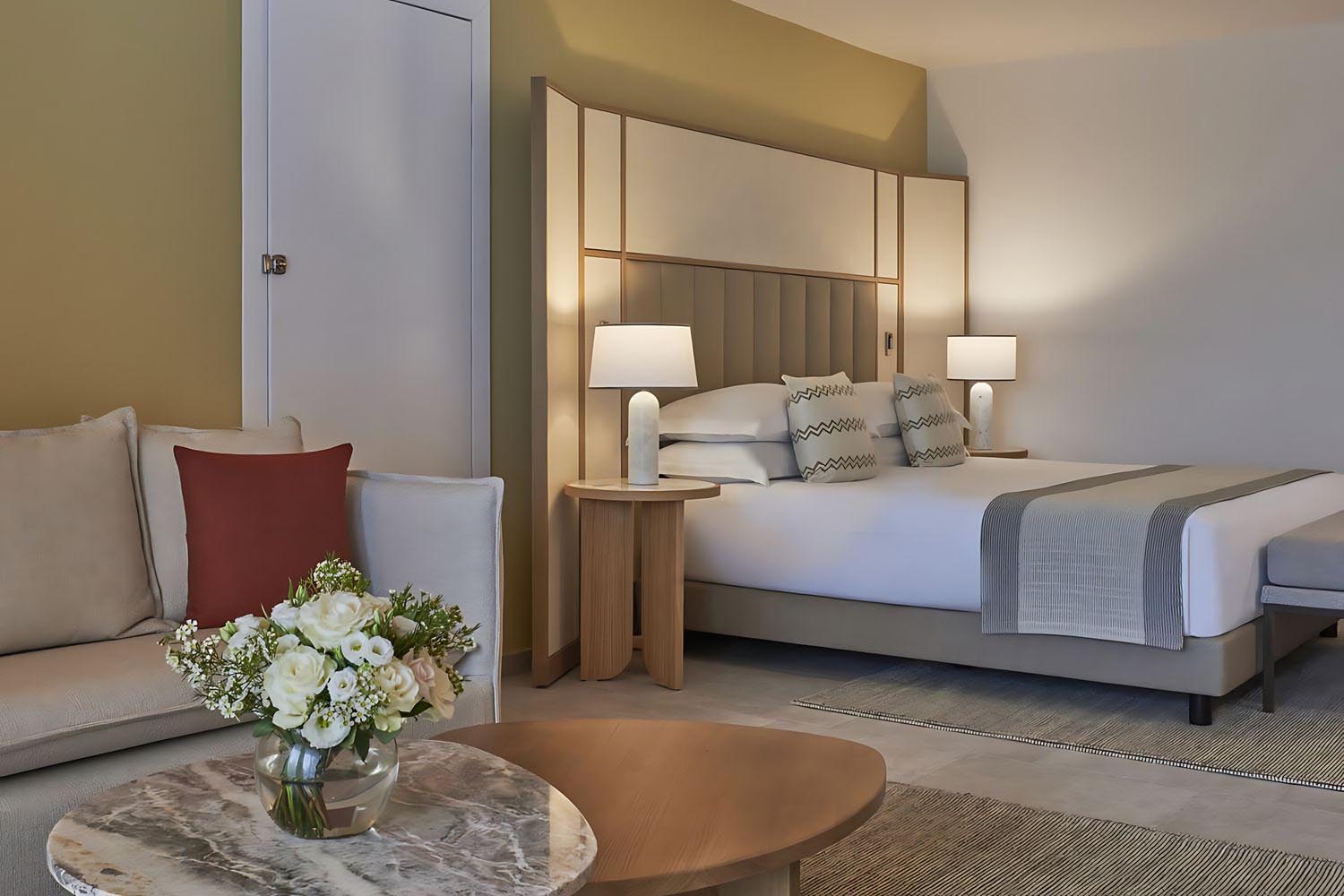 King Oasi Junior Suite LuxuriaVacations