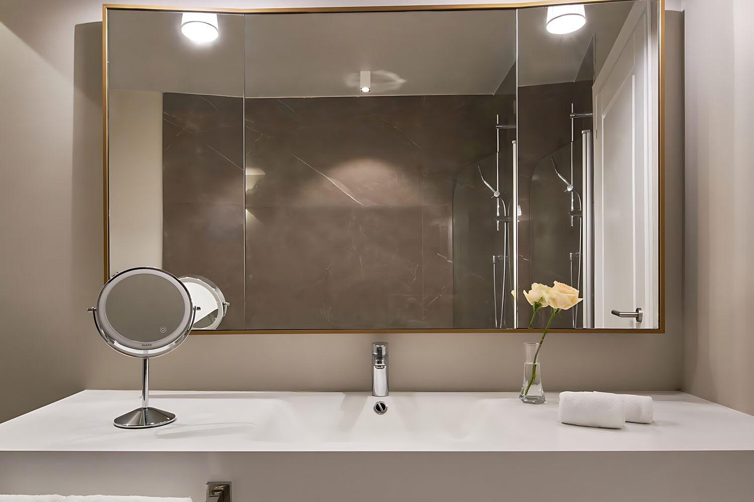 King Oasi Suite LuxuriaVacations