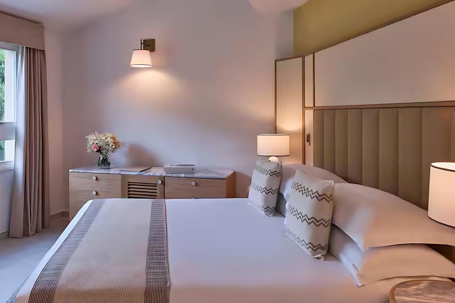 King Oasi Suite LuxuriaVacations