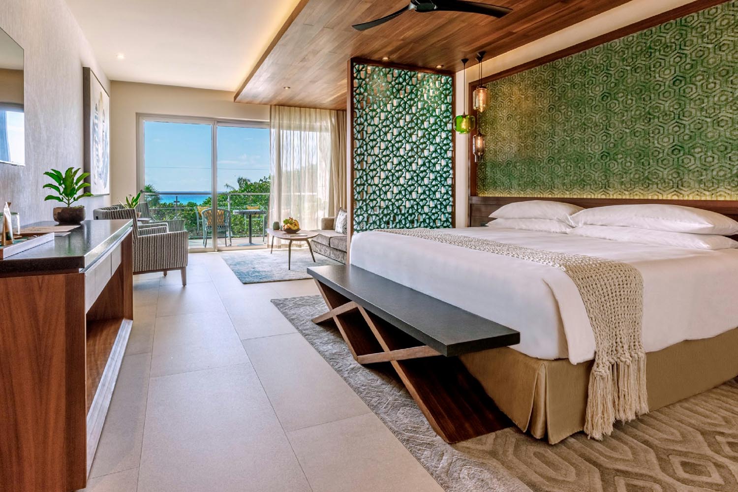 King Suite LuxuriaVacations