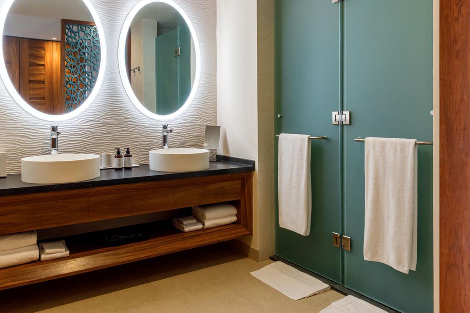 King Suite Ocean View LuxuriaVacations