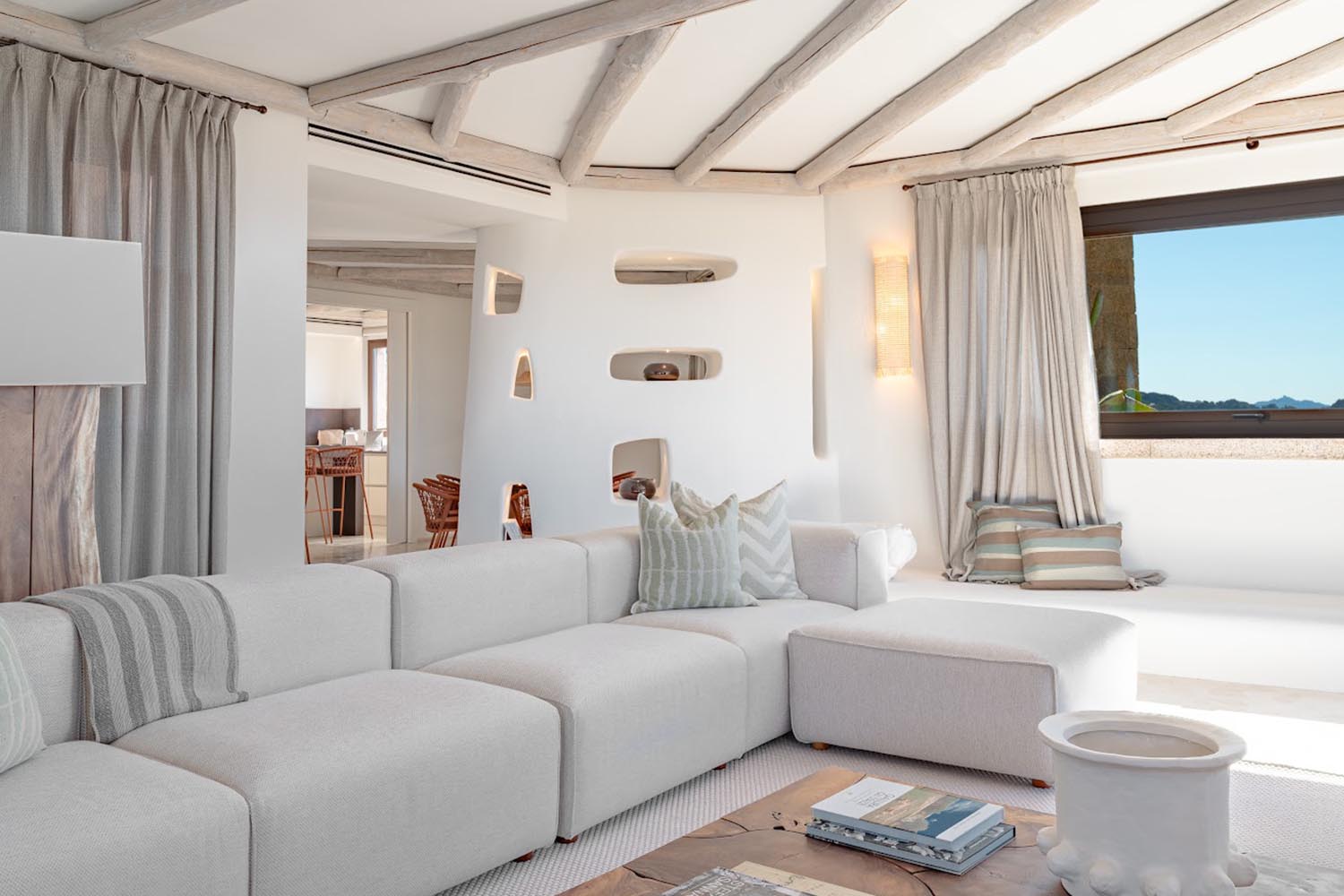 La Tiara Penthouse LuxuriaVacations