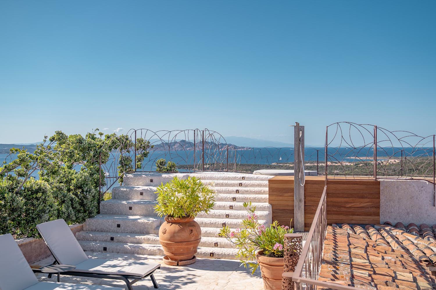 La Tiara Penthouse LuxuriaVacations