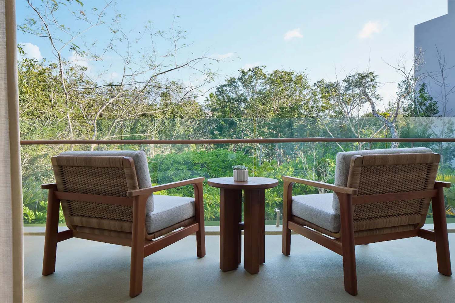 Lagoon Area Suite LuxuriaVacations