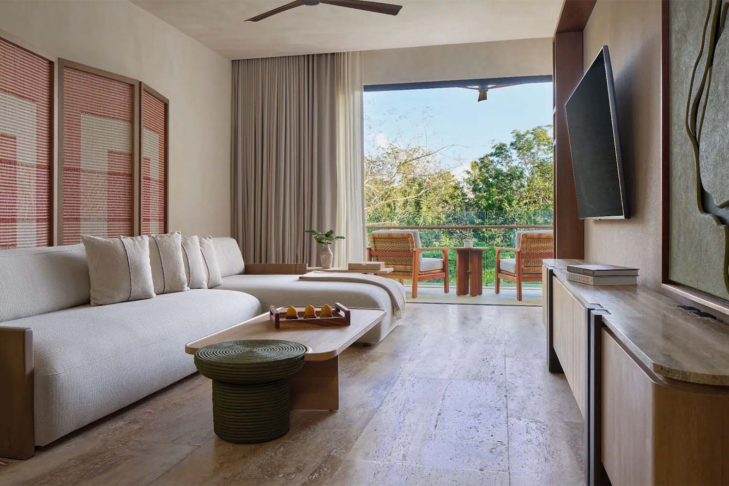 Lagoon Area Suite LuxuriaVacations