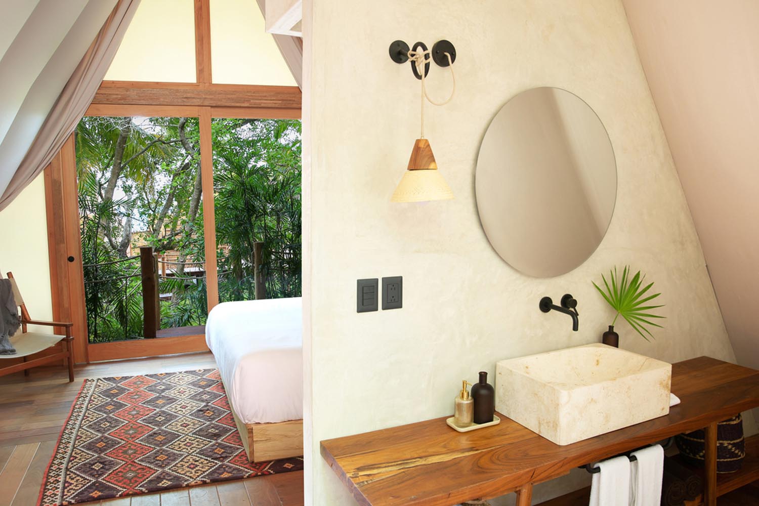 Lagoon Breeze Room LuxuriaVacations
