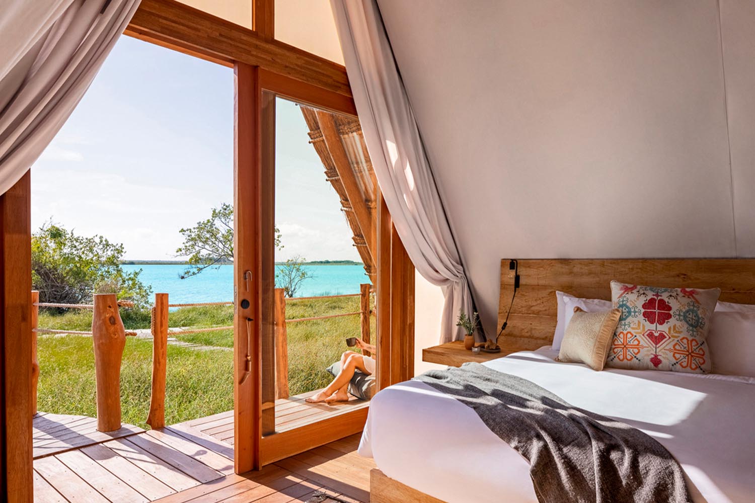 Lagoon Room LuxuriaVacations