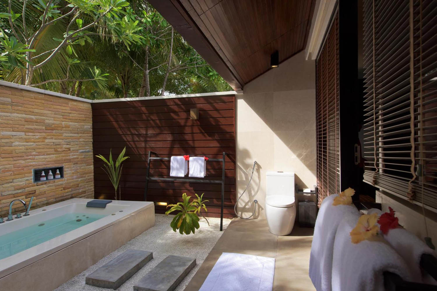 Lagoon Villa LuxuriaVacations