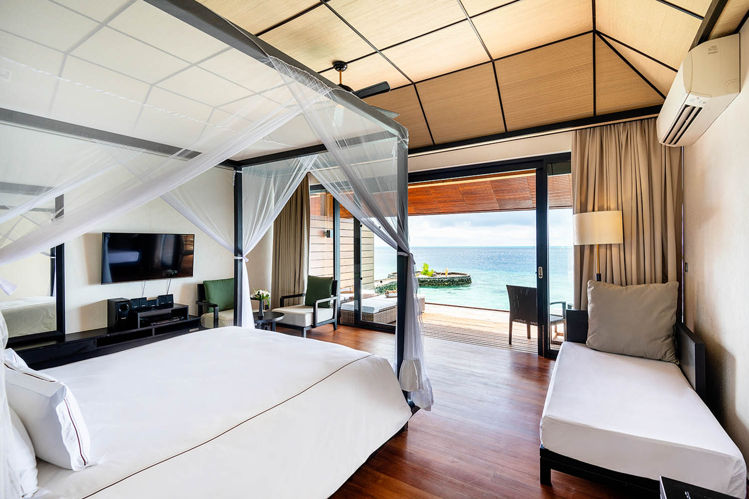 Lagoon Villa LuxuriaVacations