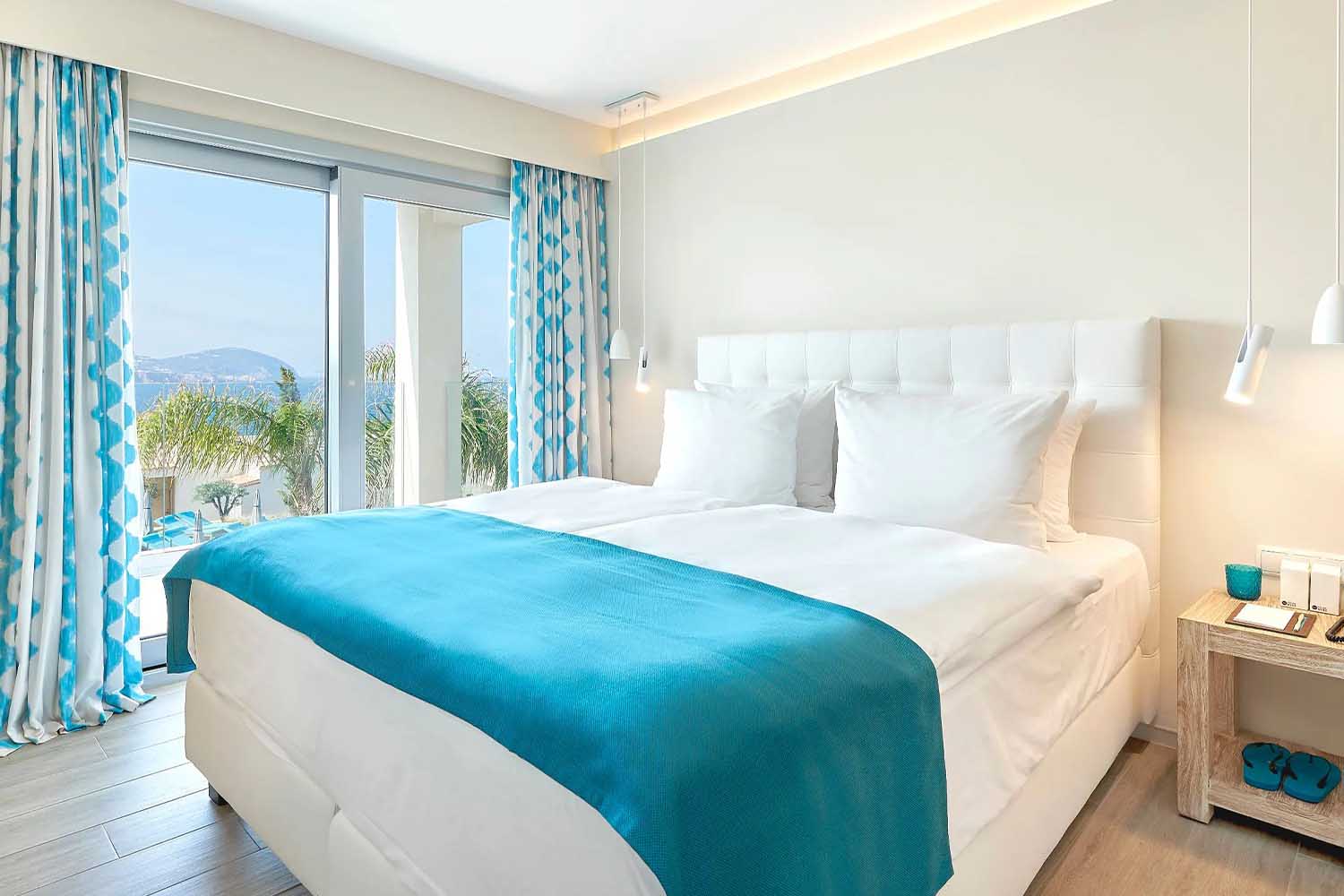 Laguna Infinity Suite LuxuriaVacations