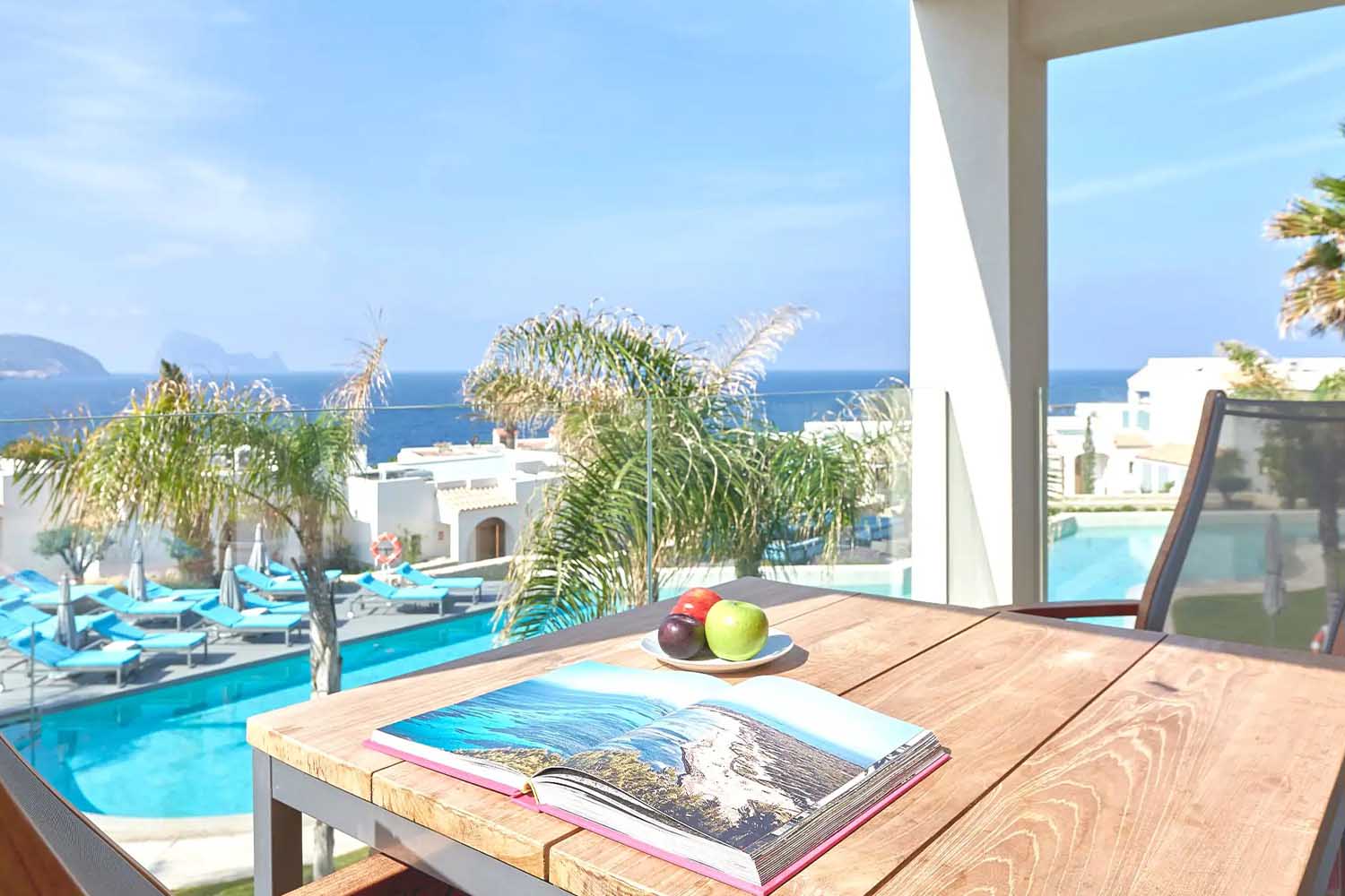 Laguna Infinity Suite LuxuriaVacations