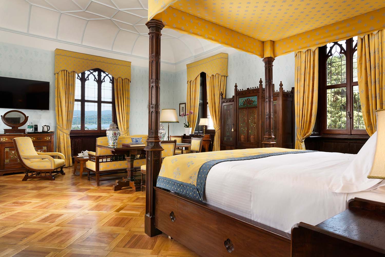 Lake View Suite – Castle LuxuriaVacations