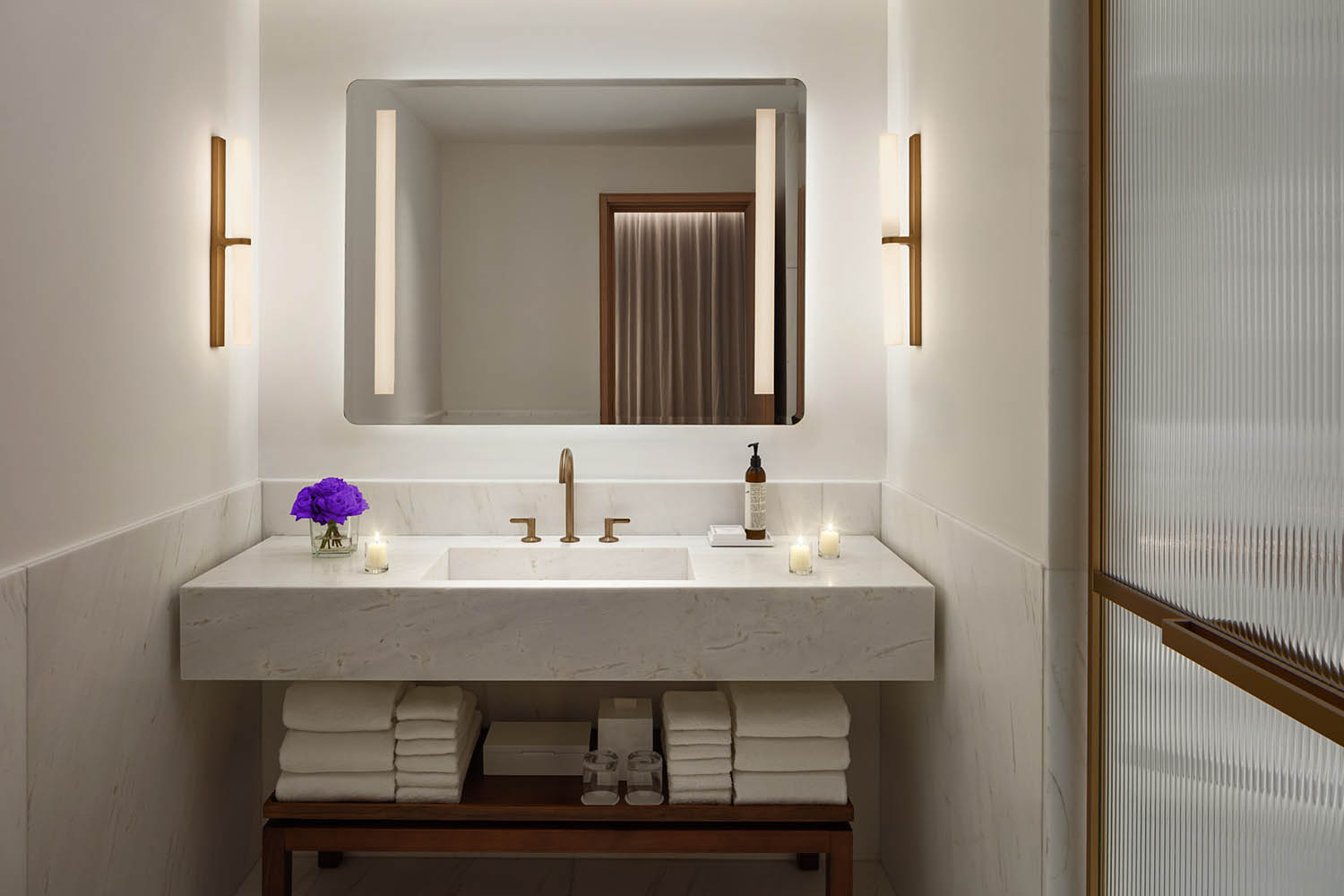 Loft Suite, Lake View, Suite, 1 King, Lake view LuxuriaVacations