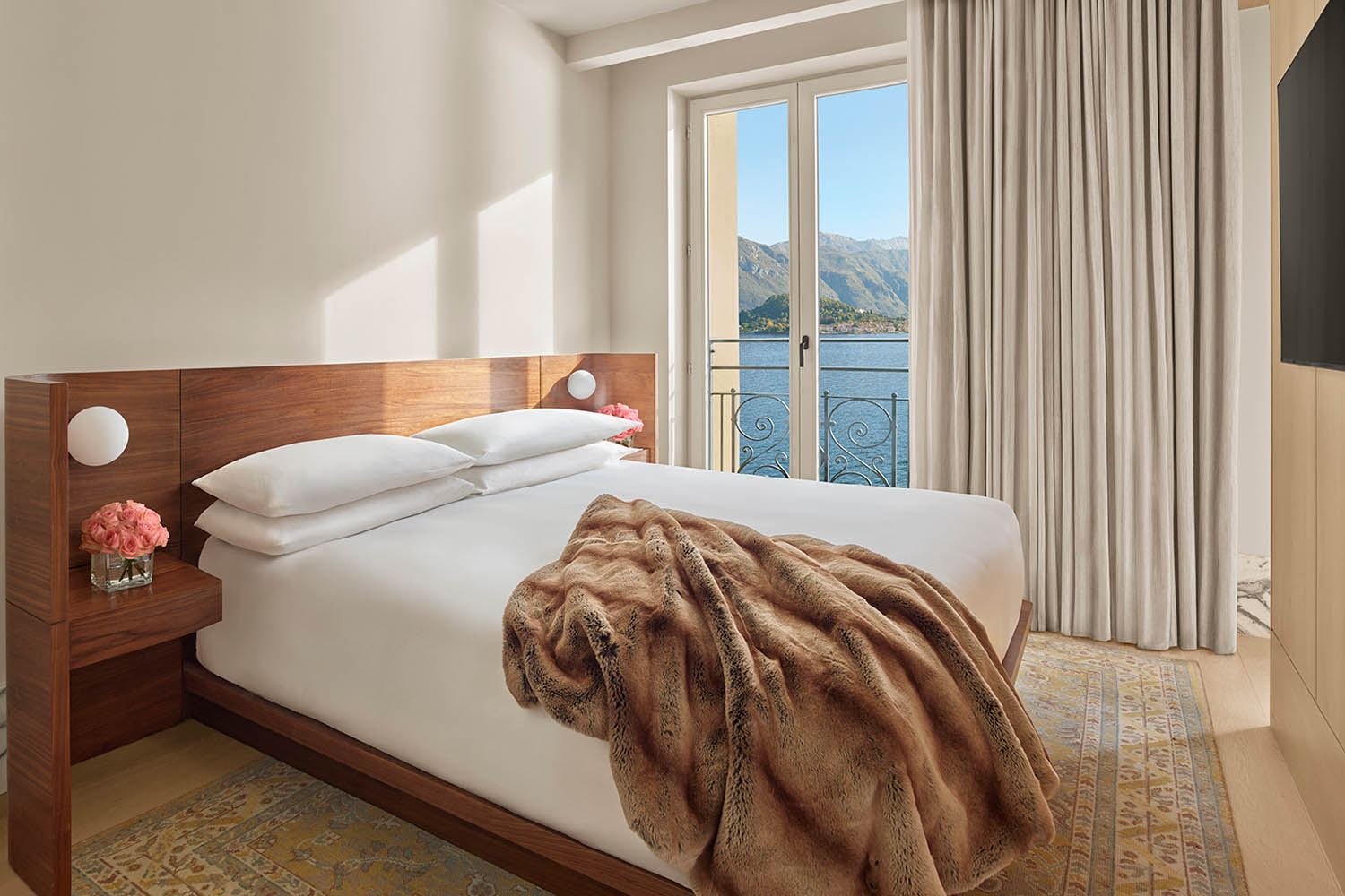 Loft Suite, Lake View, Suite, 1 King, Lake view, Balcony LuxuriaVacations