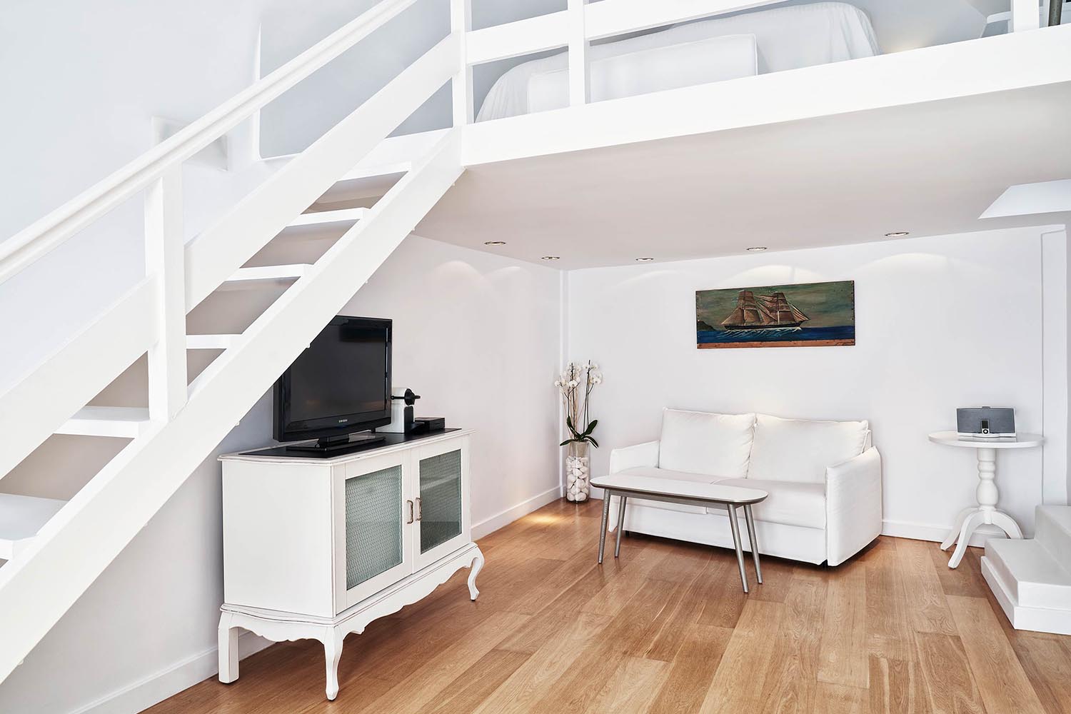Loft Suite with Jetted Tub – Pelagos House LuxuriaVacations