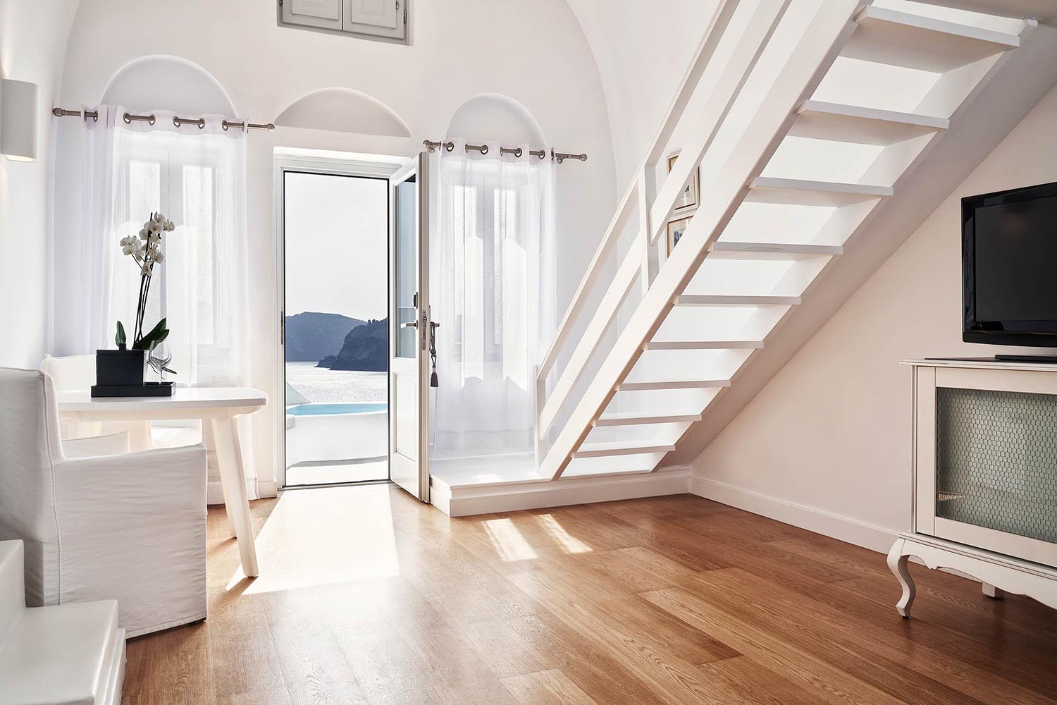 Loft Suite with Jetted Tub – Pelagos House LuxuriaVacations