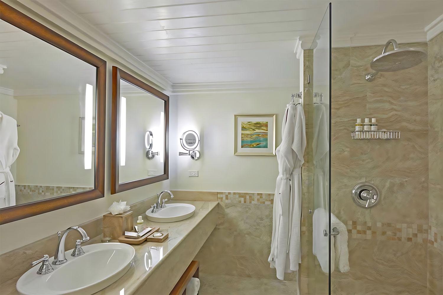 Luxury Swim Up LuxuriaVacations