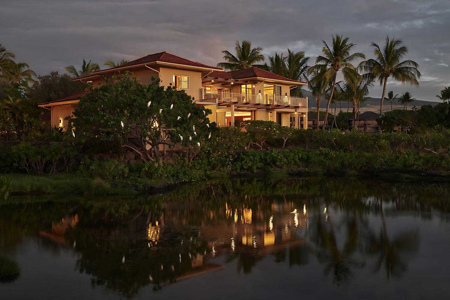 Makaloa Villa LuxuriaVacations