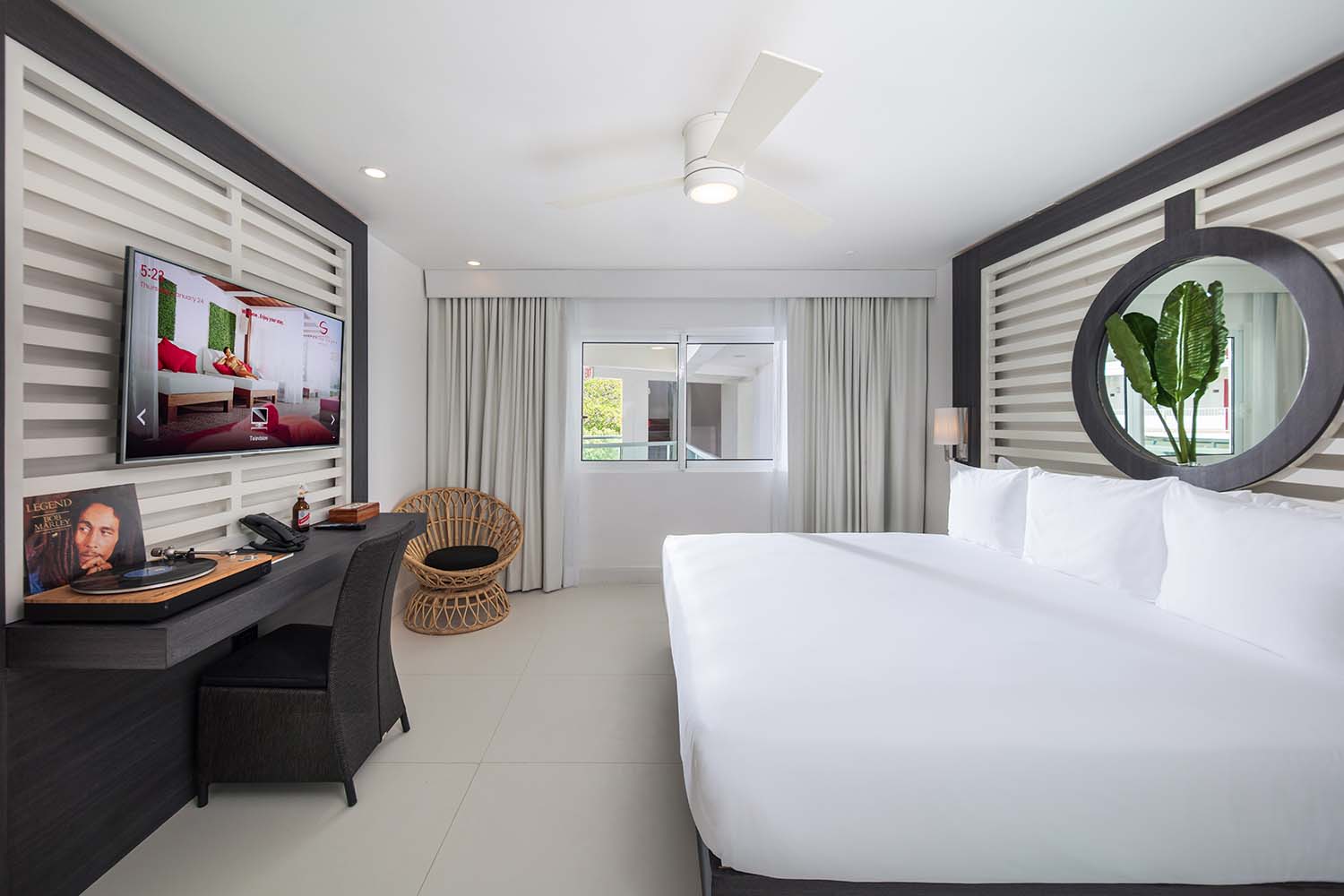 Mini King Room LuxuriaVacations