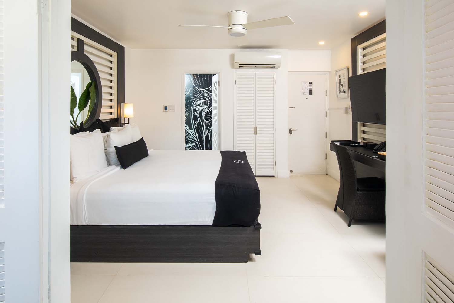 Mini King Suite LuxuriaVacations