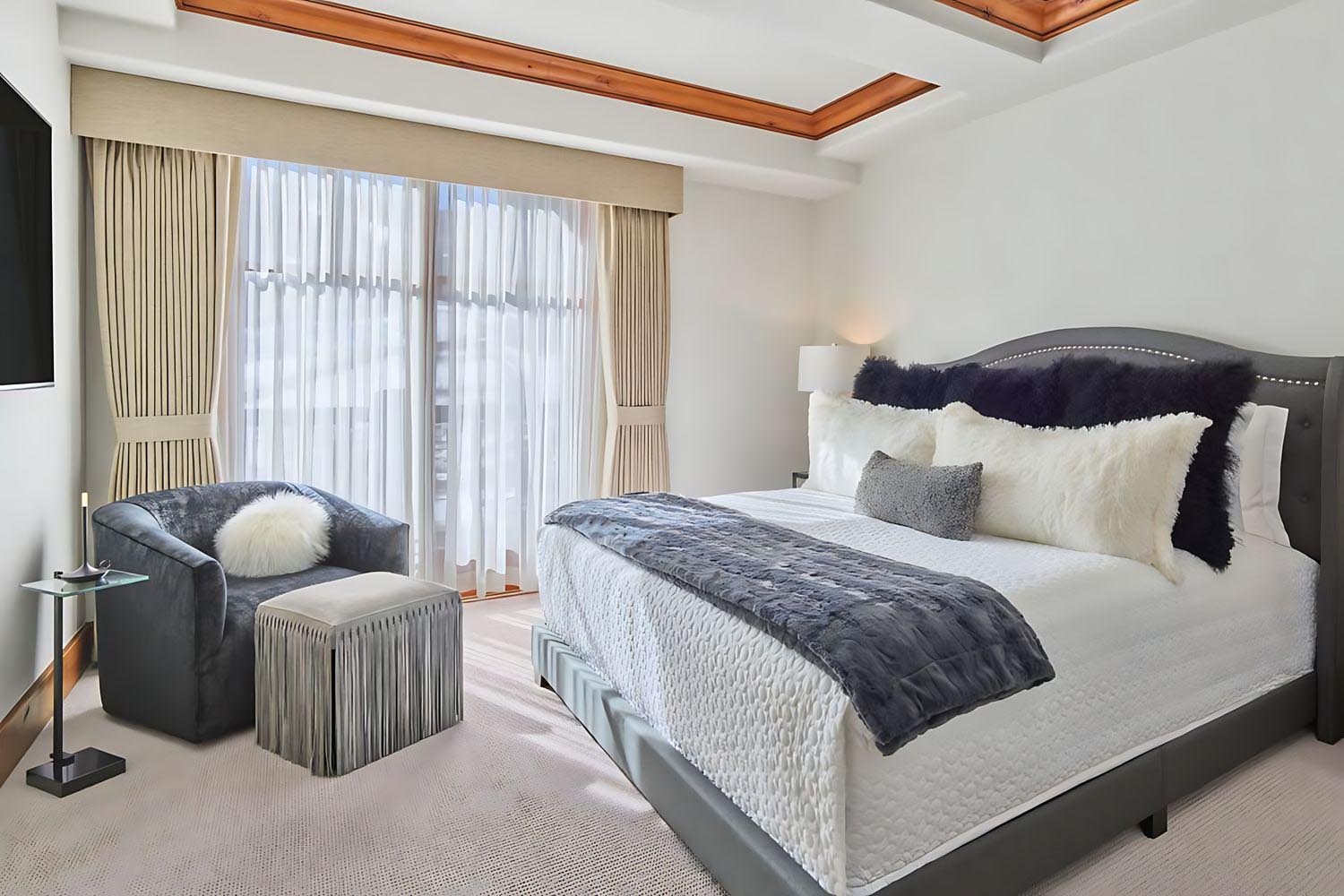 Mountain View 3 Bedroom Penthouse Suite, Bedroom 1: 1 King, Bedroom 2: King, Bedroom 3: King LuxuriaVacations