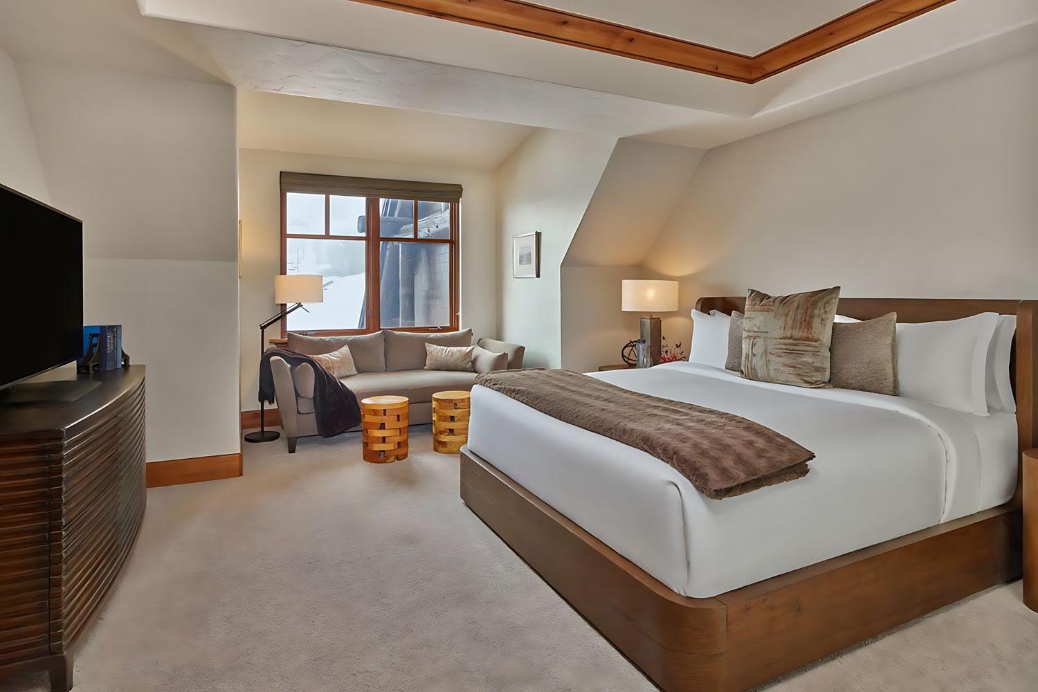 Mountain View Penthouse 3 Bedroom Penthouse Suite, Slopeside view, Mountain view, Balcony LuxuriaVacations