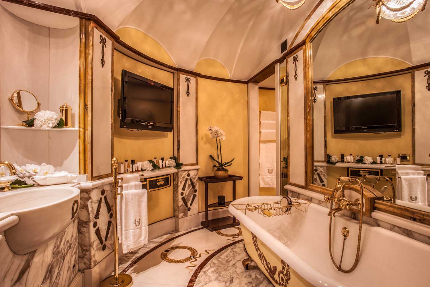 Napoleon Suite LuxuriaVacations