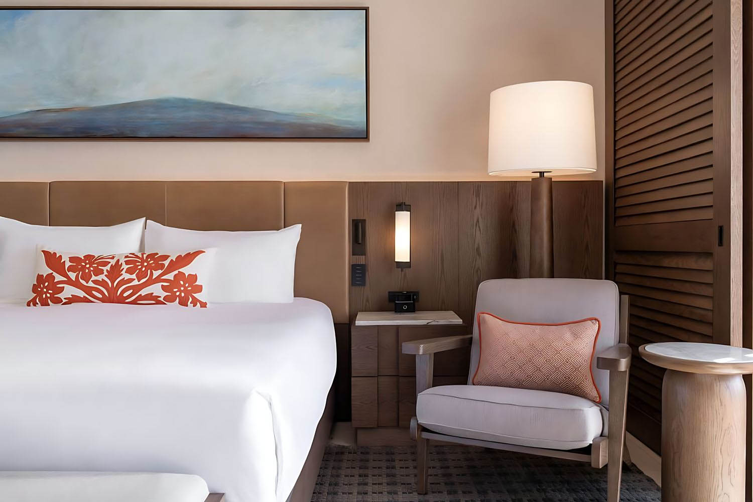 Newly Renovated Deluxe Guest room, 1 King, Oceanfront, Main Tower, Balcony LuxuriaVacations