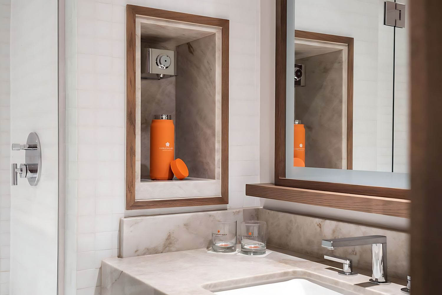 Newly Renovated Deluxe Guest room, 1 King, Oceanfront, Main Tower, Balcony LuxuriaVacations