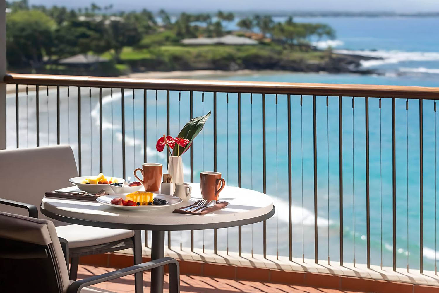 Newly Renovated Guest room, 1 King, Oceanfront, Main Tower, Balcony LuxuriaVacations