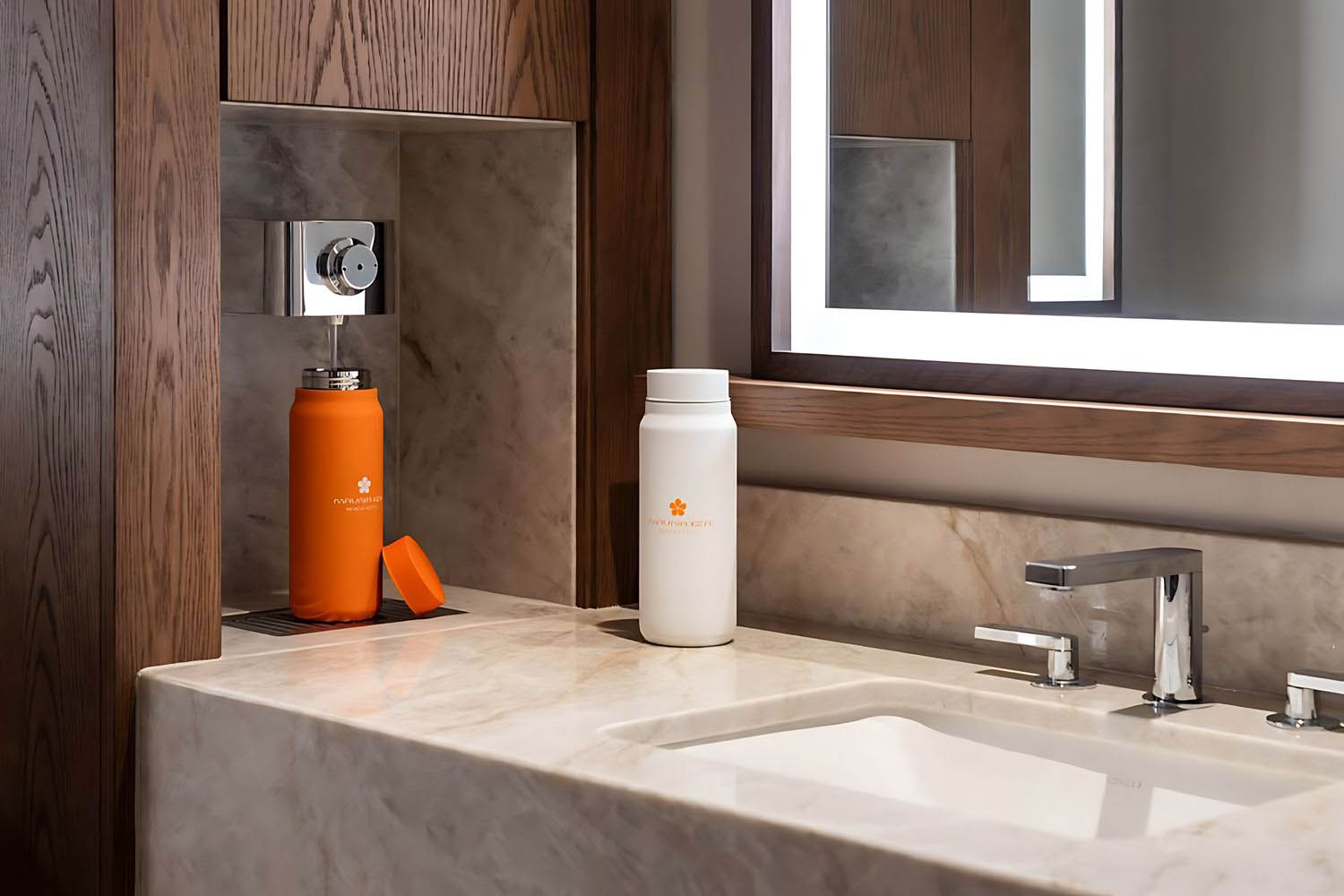 Newly Renovated Guest room, 1 King, Oceanfront, Main Tower, Balcony LuxuriaVacations