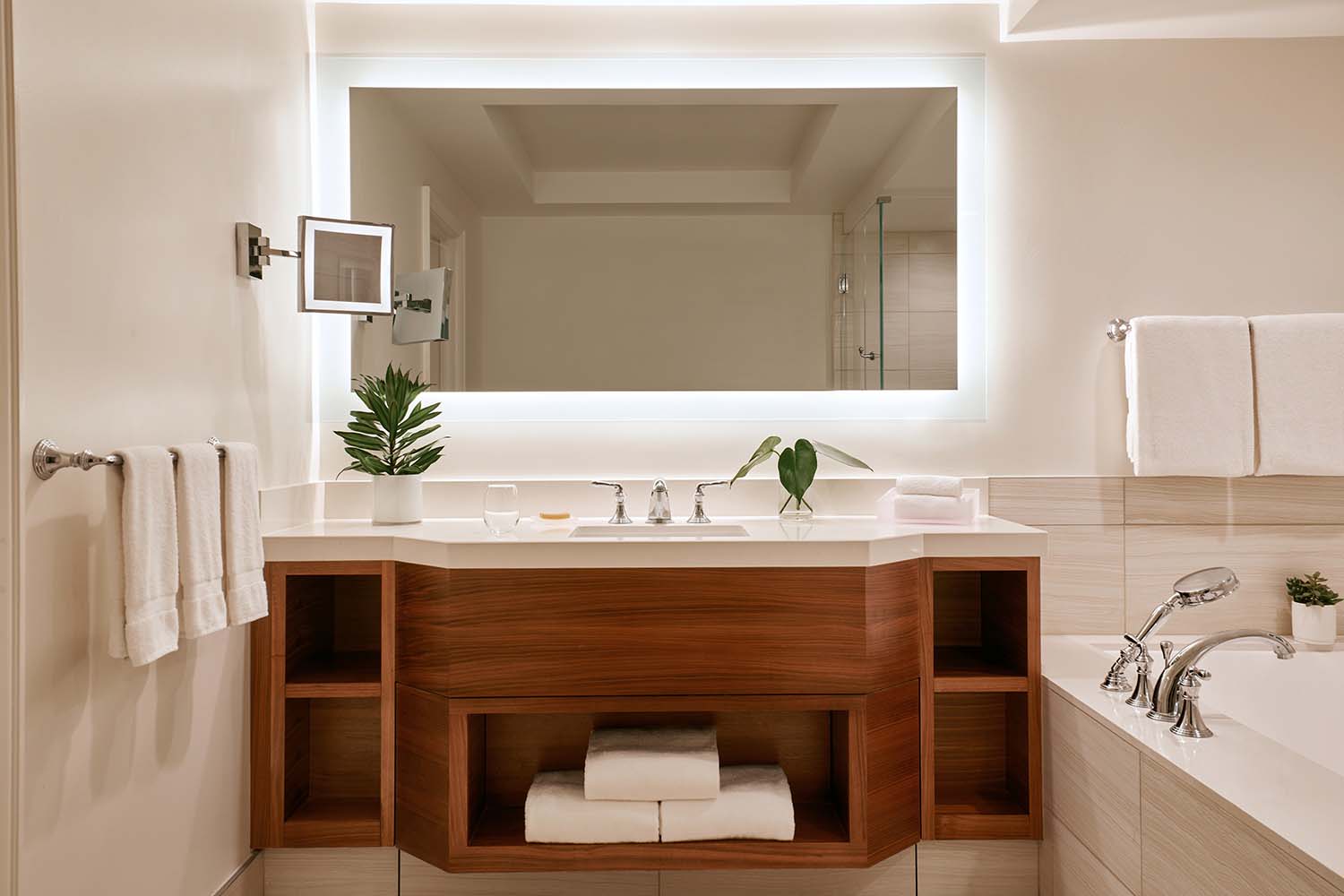 Ocean View - 2 Queen Beds LuxuriaVacations