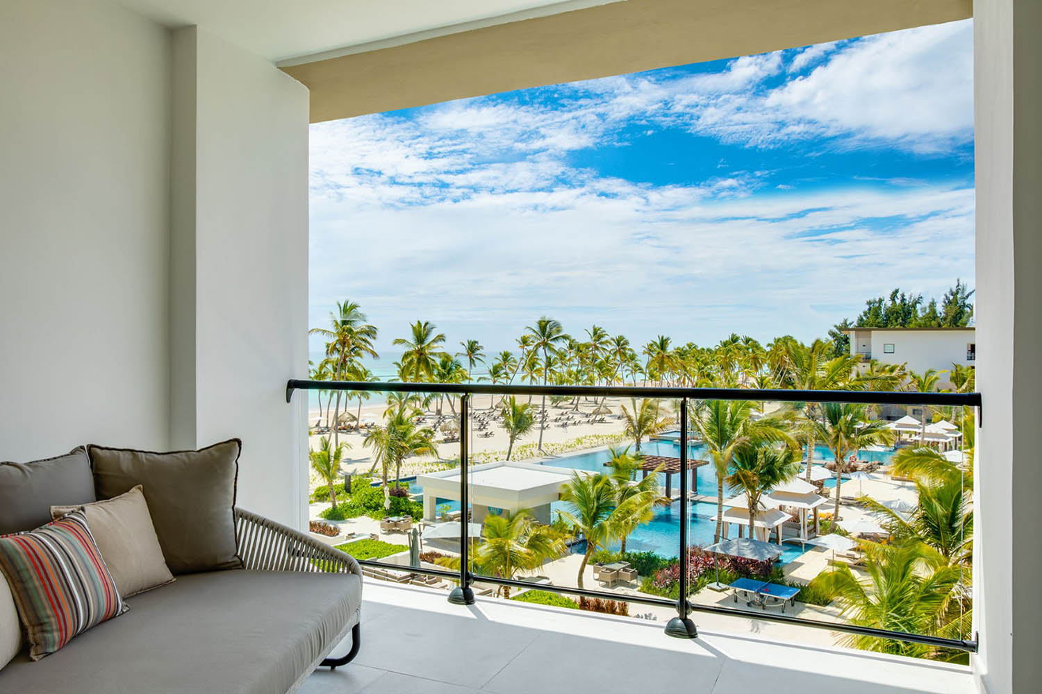 Ocean View Junior Suite King LuxuriaVacations