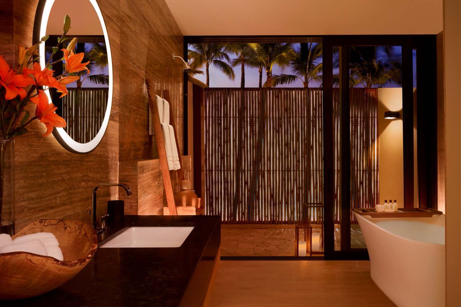 Ocean View King LuxuriaVacations